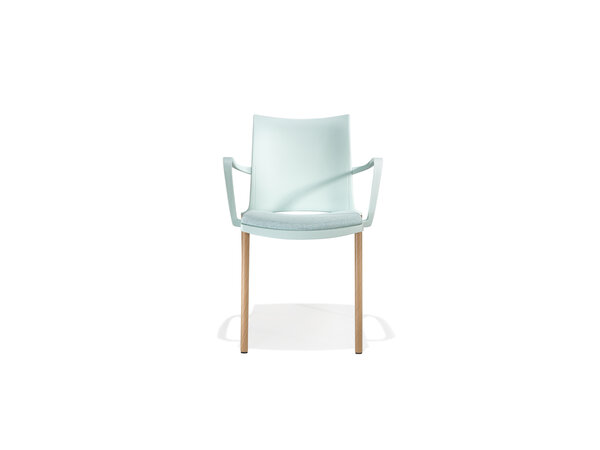 ¡hola! chair on 4 wooden legs