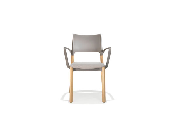 Arn chair on 4 wooden legs